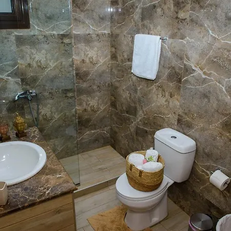 Blue Bay , Ground Floor فيلة